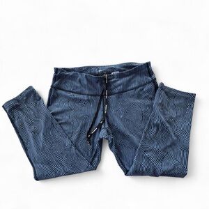 Nike women’s Dri-Fit Running Navy Blue Light Blue Swirl Capri Leggings, Large